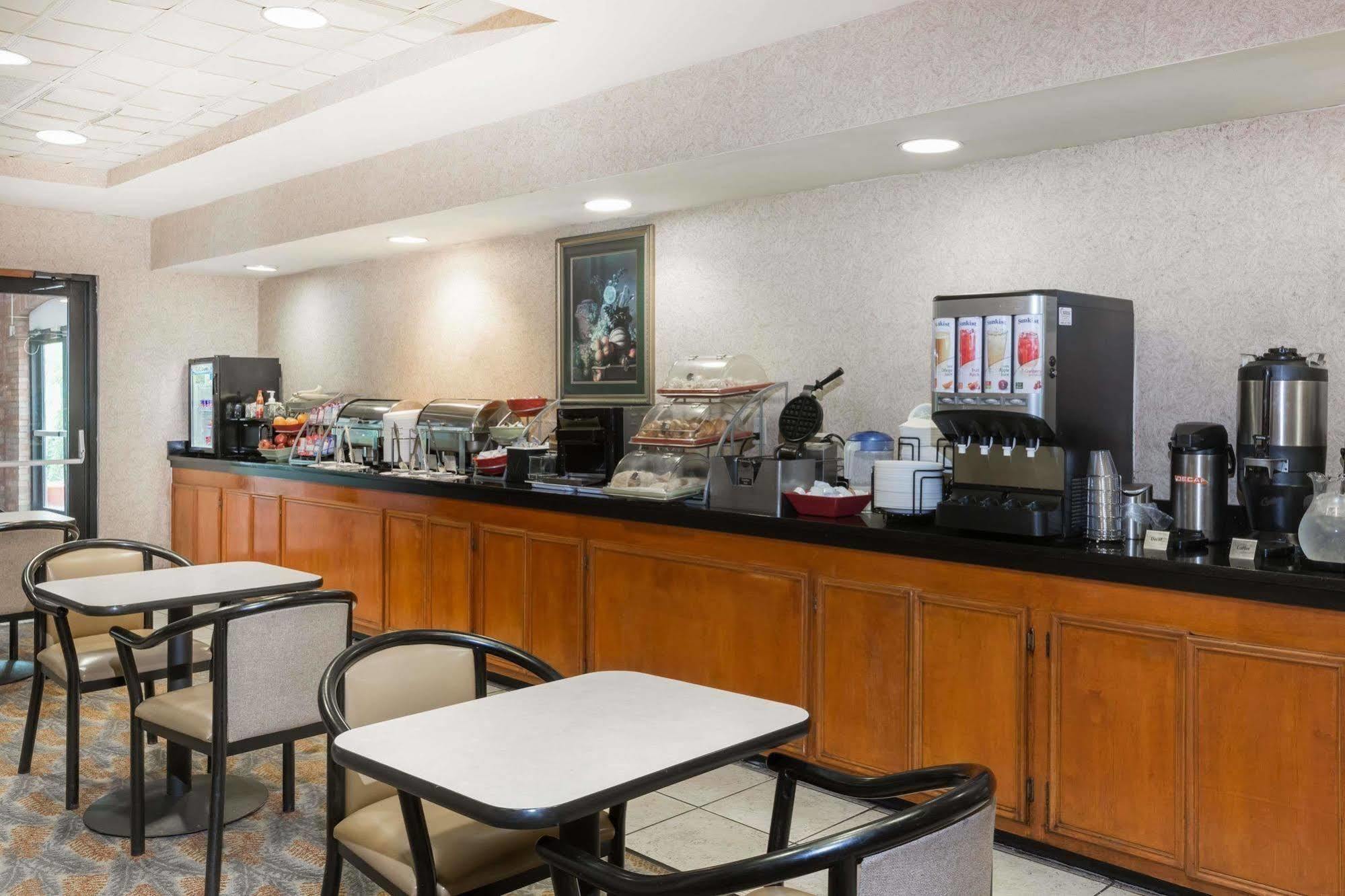 Comfort Inn & Suites Columbus North Extérieur photo