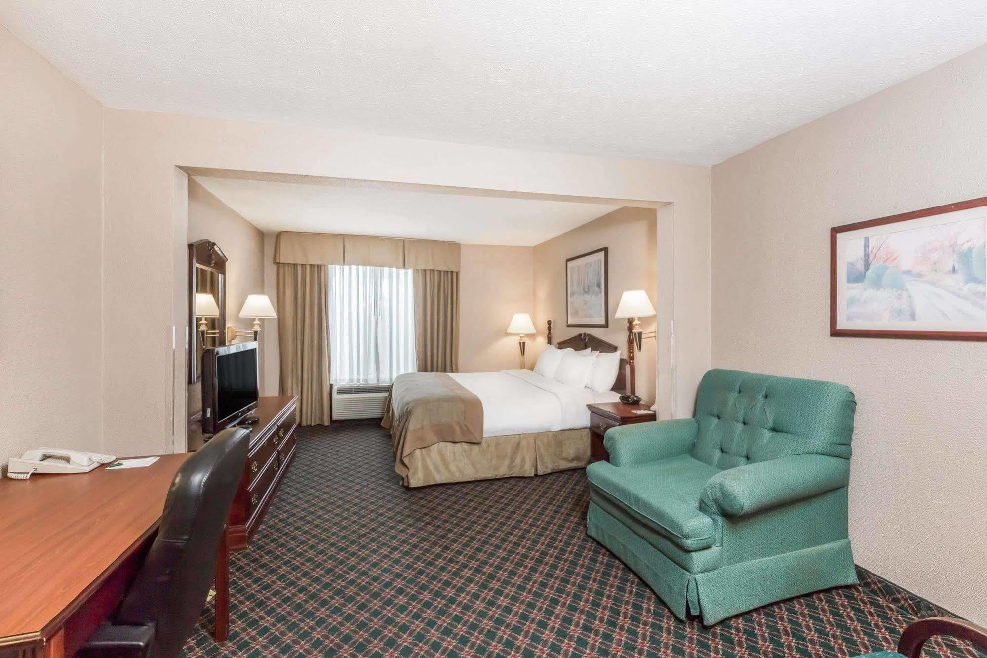 Comfort Inn & Suites Columbus North Extérieur photo