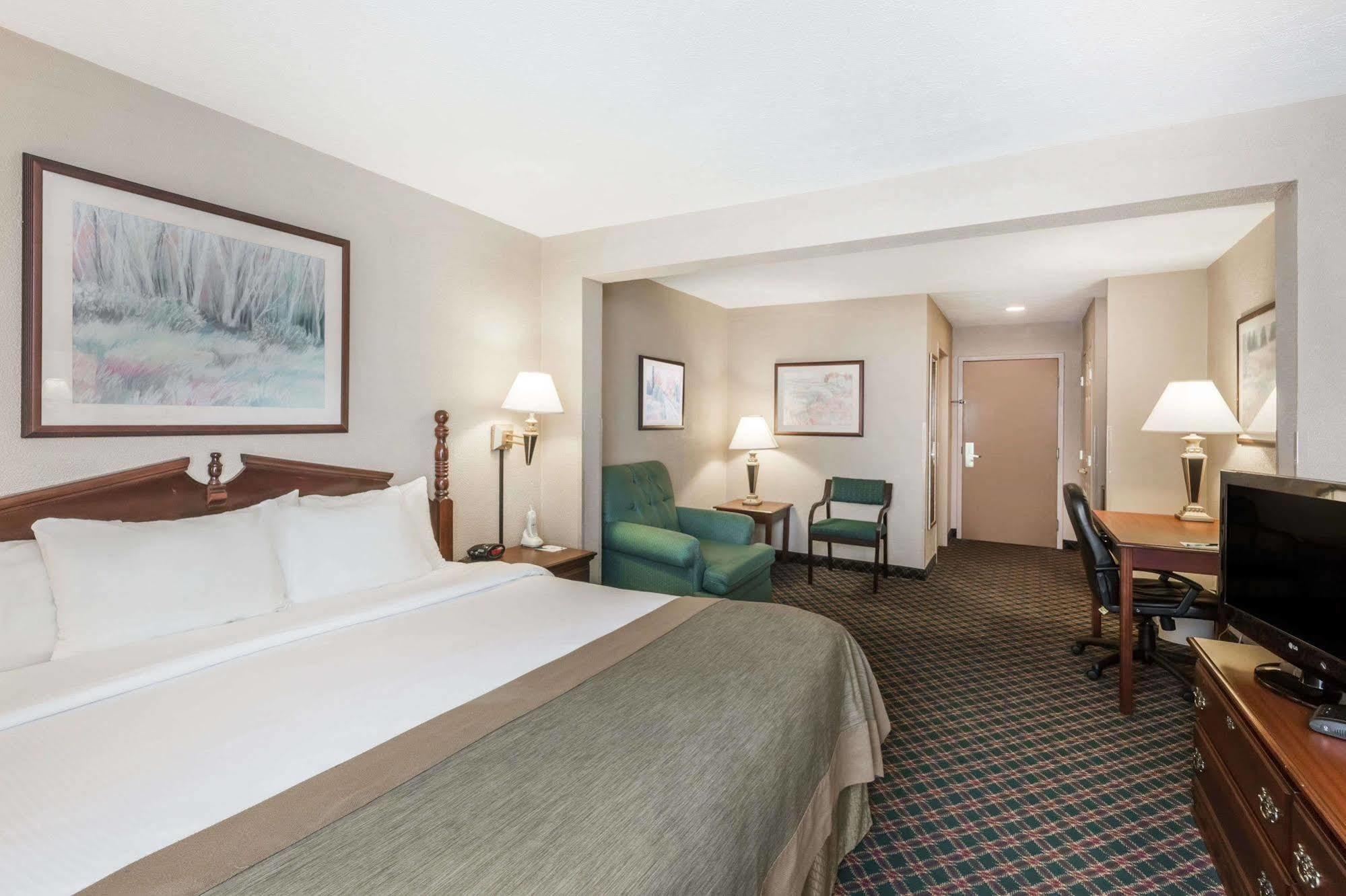 Comfort Inn & Suites Columbus North Extérieur photo