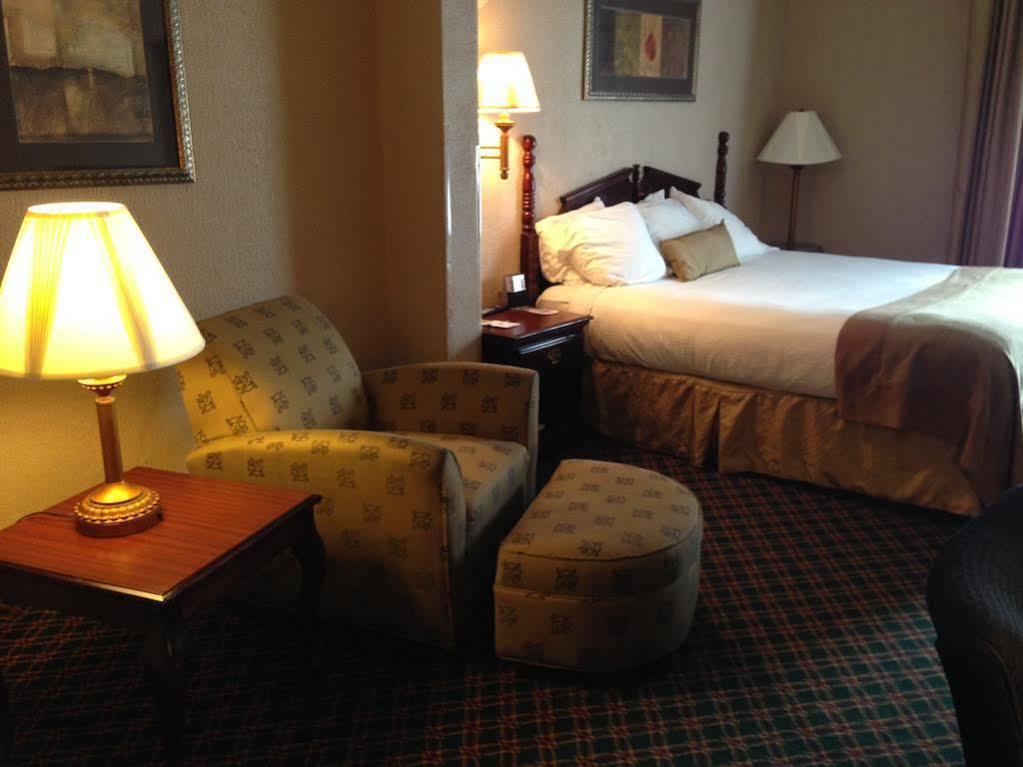 Comfort Inn & Suites Columbus North Extérieur photo